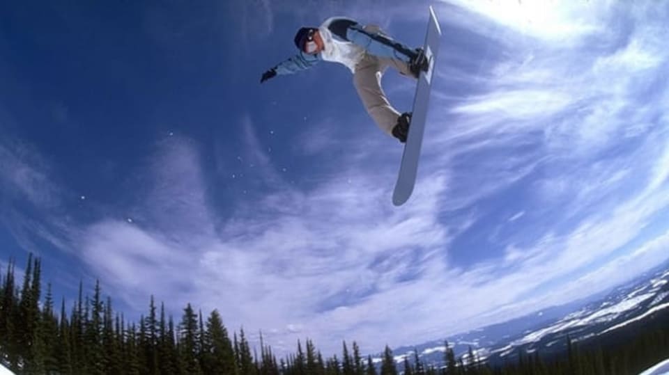 Skáčete na snowboardu a na lyžích? Dělejte to zodpovědně. FOTO: Flickr